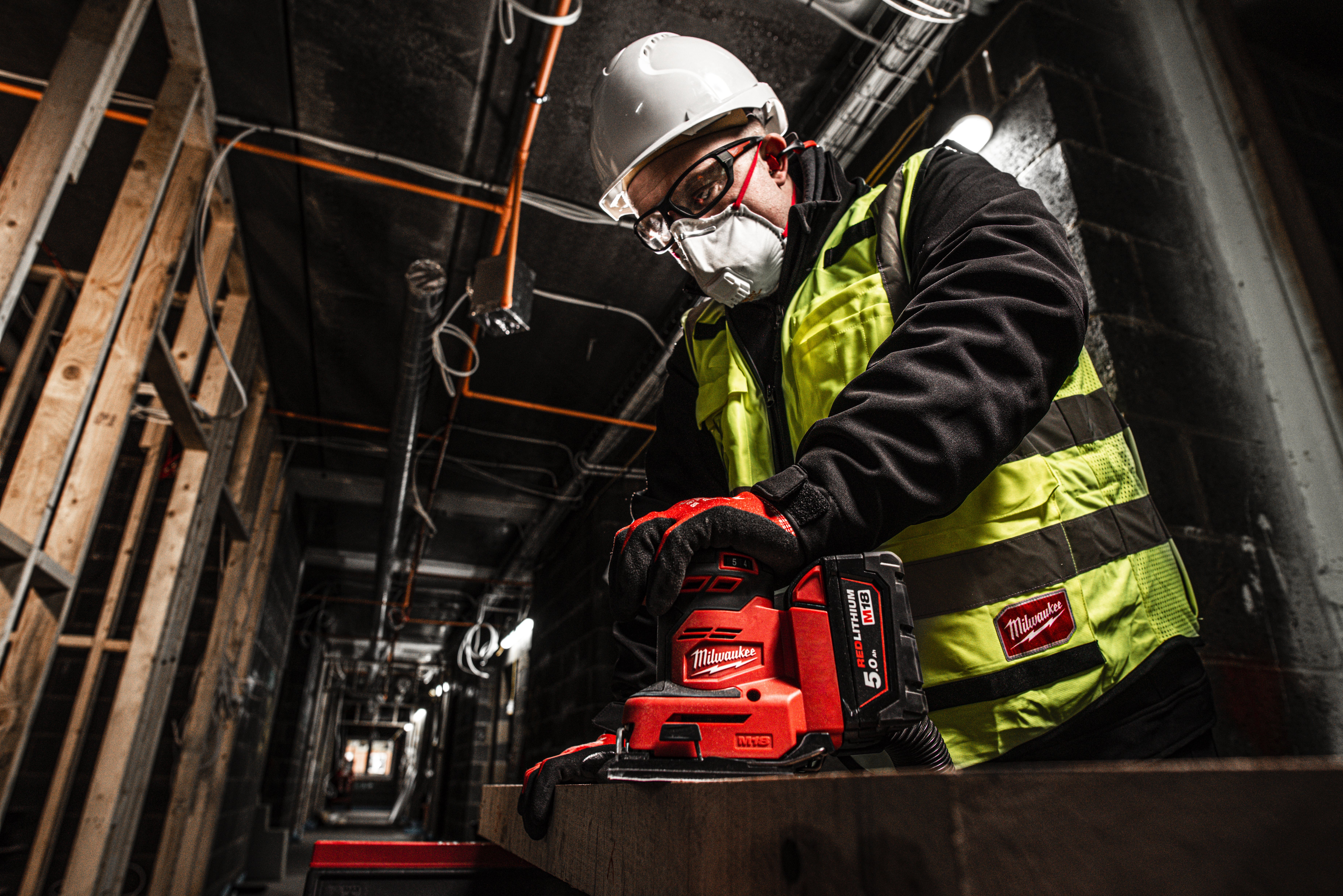 MILWAUKEE 4933479966 M18 BQSS-0 SOLO Шлифмашина ленточная аккумуляторная (18V, 113 x 104 мм, 11000-13000 об/мин )